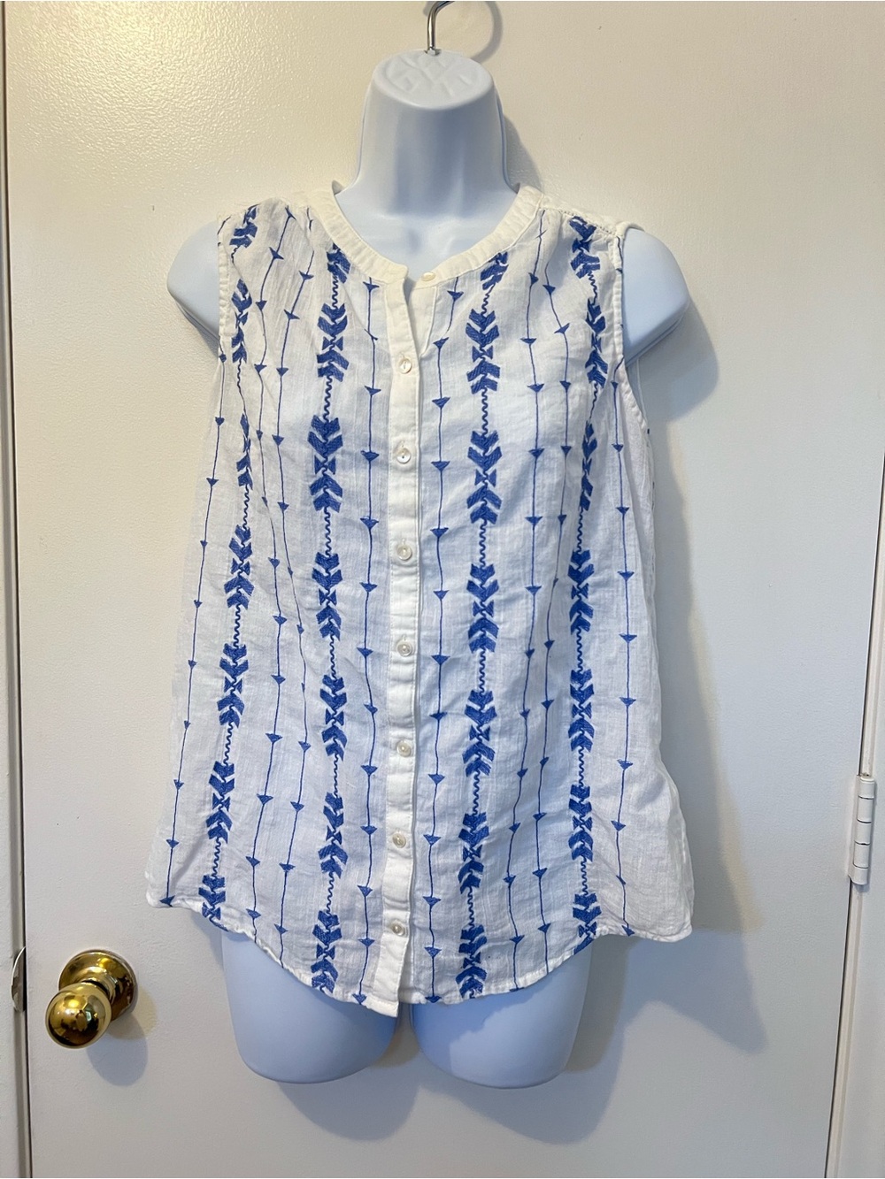 Monsoon White Sleeveless Button-Front top with Blue Embroidery